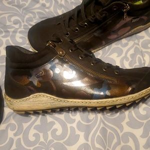 Suede upper side zip tie up Bootie by Remonte